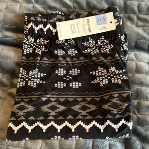 NWT Agnes & Dora gray/black/white geometric buttery soft leggings size L.